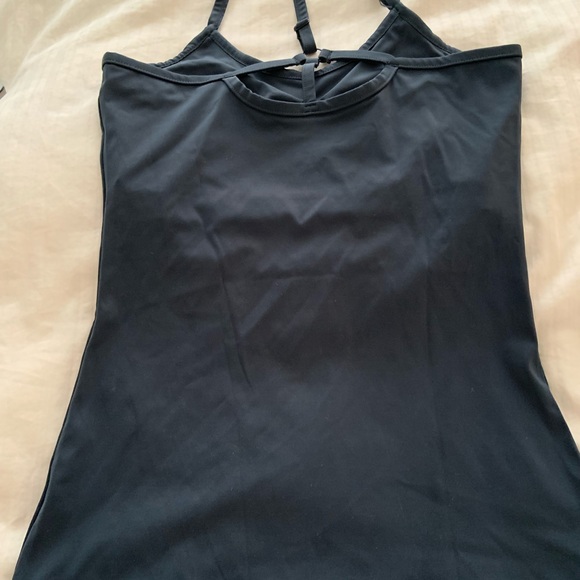 2XU shelf tank EUC - Picture 3 of 3